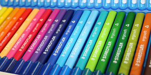 papelería técnica material de oficina y escolar, cuadernos técnicos, acrílicos y acuarelas, plantillas de reglas, pantones, papeles técnicos